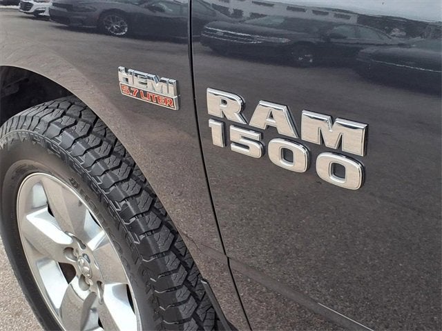 2017 RAM 1500 Big Horn Crew Cab 4x4 5'7" Box