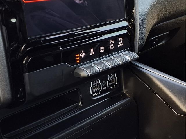 2020 RAM 1500 Laramie Crew Cab 4x4 5'7" Box