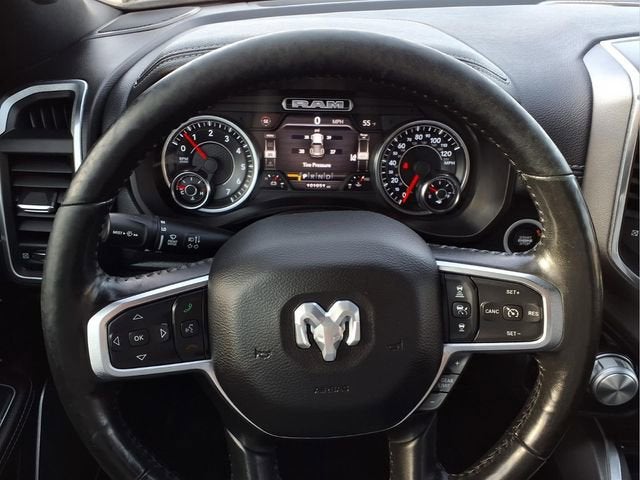 2020 RAM 1500 Laramie Crew Cab 4x4 5'7" Box