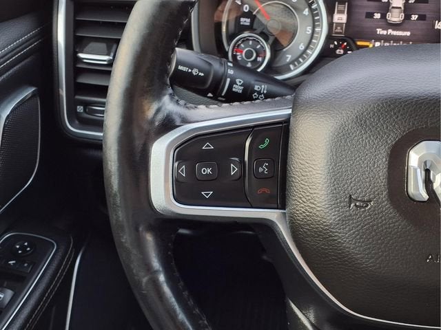 2020 RAM 1500 Laramie Crew Cab 4x4 5'7" Box