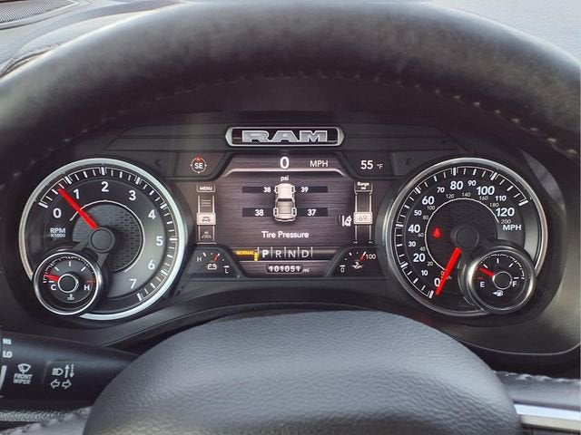 2020 RAM 1500 Laramie Crew Cab 4x4 5'7" Box