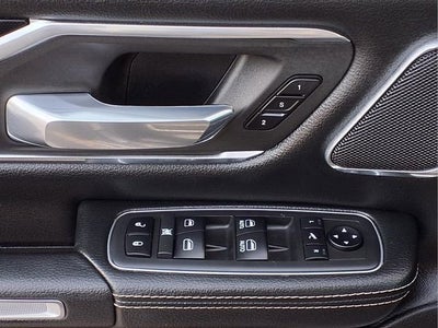 2020 RAM 1500 Laramie Crew Cab 4x4 5'7" Box