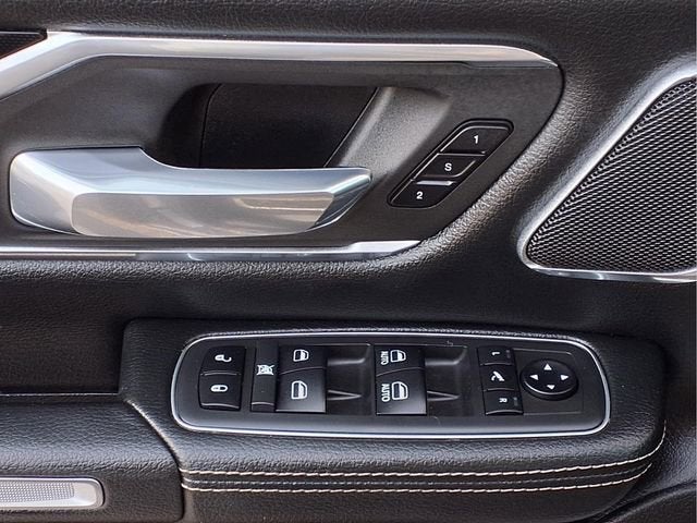 2020 RAM 1500 Laramie Crew Cab 4x4 5'7" Box