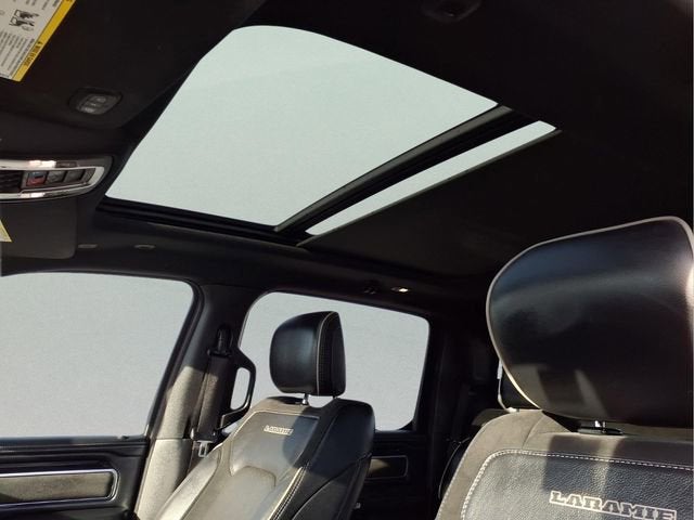 2020 RAM 1500 Laramie Crew Cab 4x4 5'7" Box