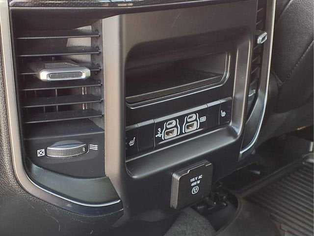 2020 RAM 1500 Laramie Crew Cab 4x4 5'7" Box