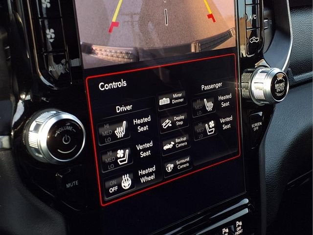 2020 RAM 1500 Laramie Crew Cab 4x4 5'7" Box