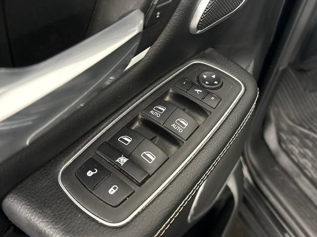2023 RAM 1500 Laramie Crew Cab 4x4 5'7" Box