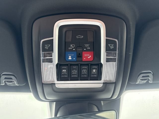 2023 RAM 1500 Laramie Crew Cab 4x4 5'7" Box