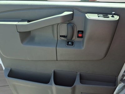 2023 Chevrolet Express Passenger 3500 1LT