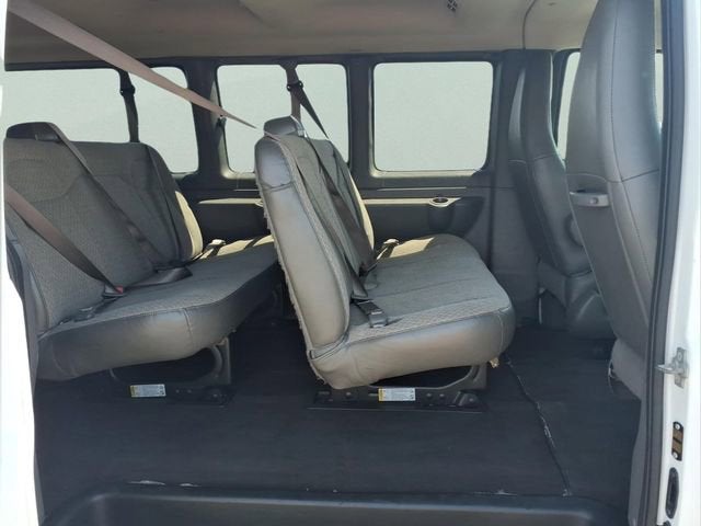 2023 Chevrolet Express Passenger 3500 1LT
