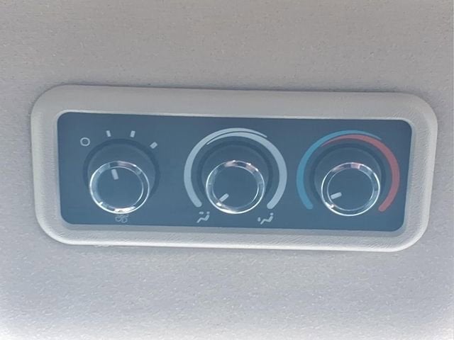 2023 Chevrolet Express Passenger 3500 1LT