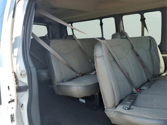 2023 Chevrolet Express Passenger 3500 1LT