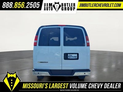 2023 Chevrolet Express Passenger 3500 1LT