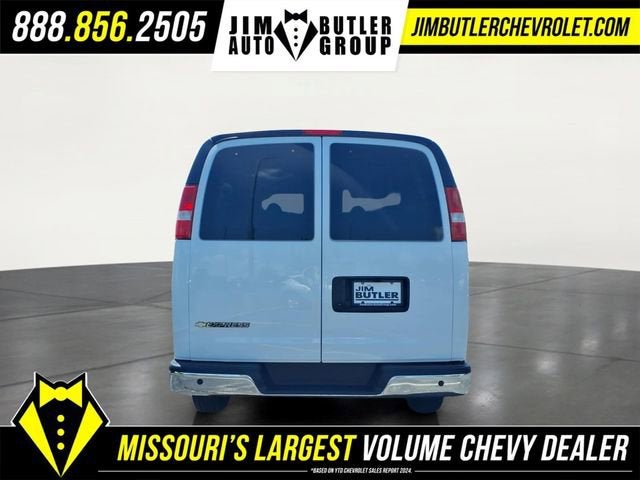 2023 Chevrolet Express Passenger 3500 1LT