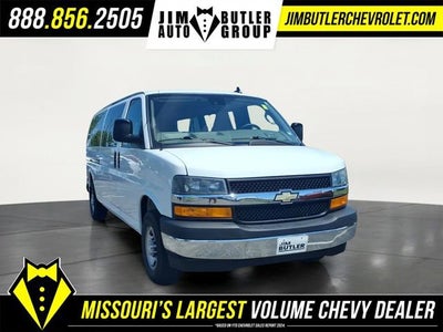 2023 Chevrolet Express Passenger 3500 1LT