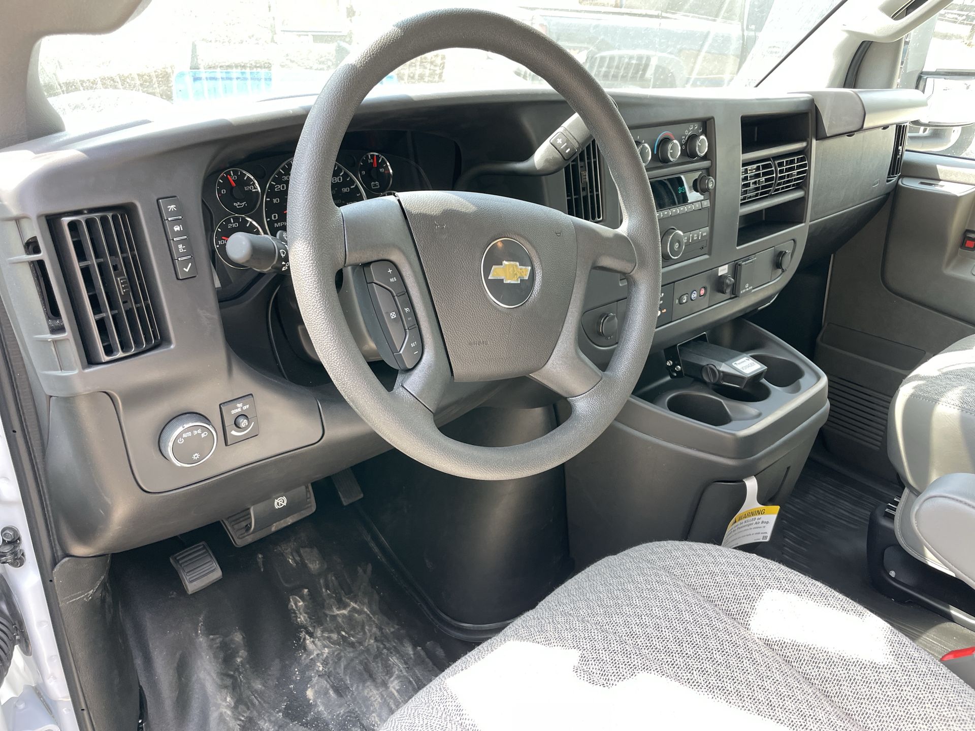 2025 Chevrolet Express Cutaway 3500 1WT