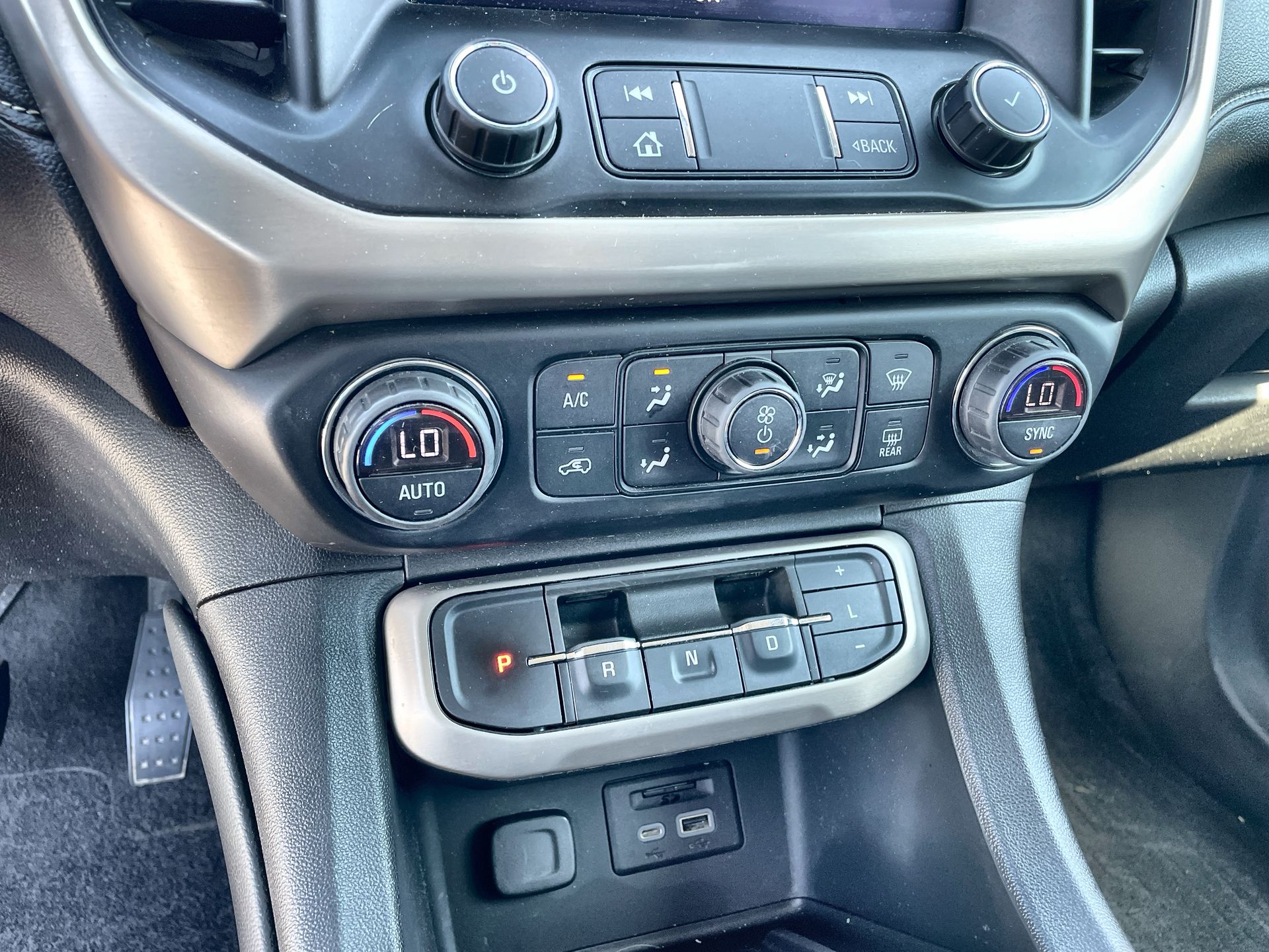 2022 GMC Acadia Denali