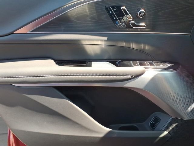 2025 Cadillac LYRIQ Luxury 3