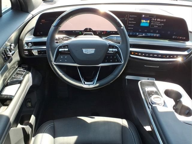2025 Cadillac LYRIQ Luxury 3