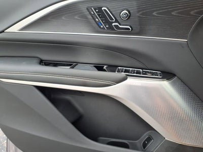 2025 Cadillac LYRIQ Luxury 3