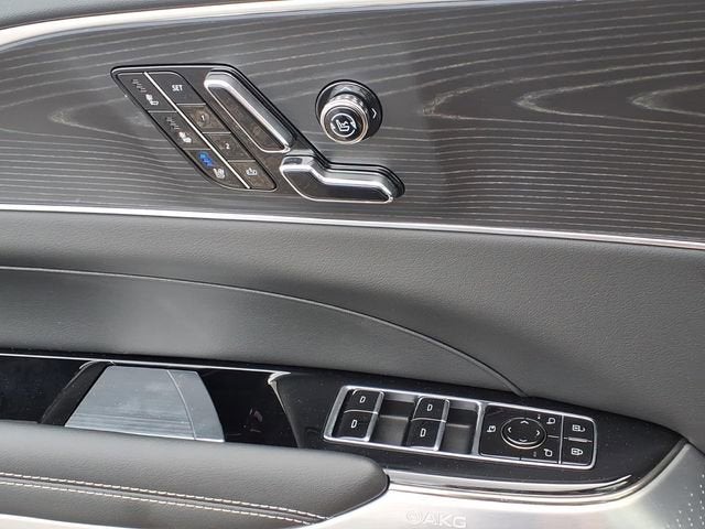 2025 Cadillac LYRIQ Luxury 3