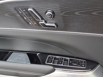 2025 Cadillac LYRIQ Luxury 3