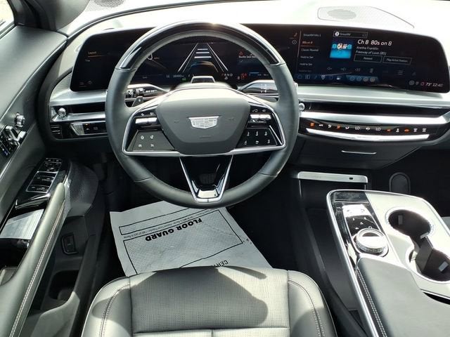 2025 Cadillac LYRIQ Luxury 3