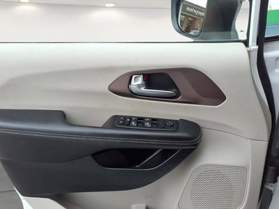 2024 Chrysler Voyager LX