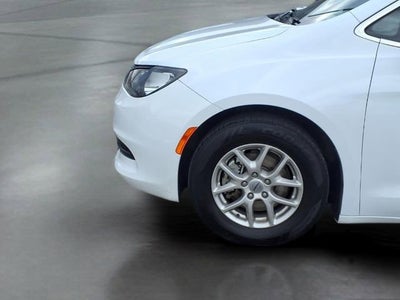 2024 Chrysler Voyager LX