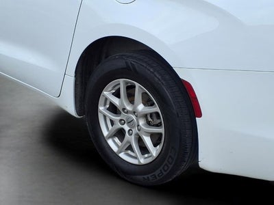 2024 Chrysler Voyager LX