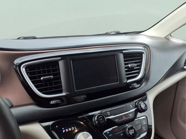 2024 Chrysler Voyager LX