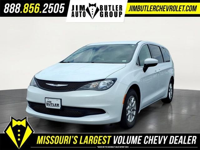 2023 Chrysler Voyager LX's photo