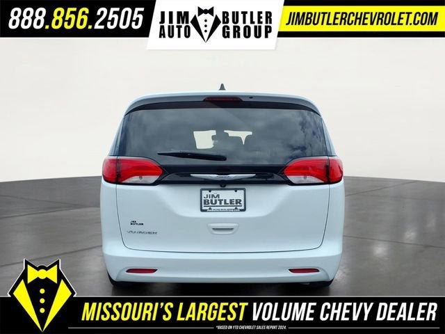 2023 Chrysler Voyager LX