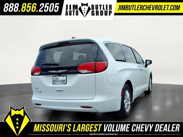 2023 Chrysler Voyager LX