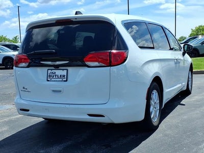 2023 Chrysler Voyager LX