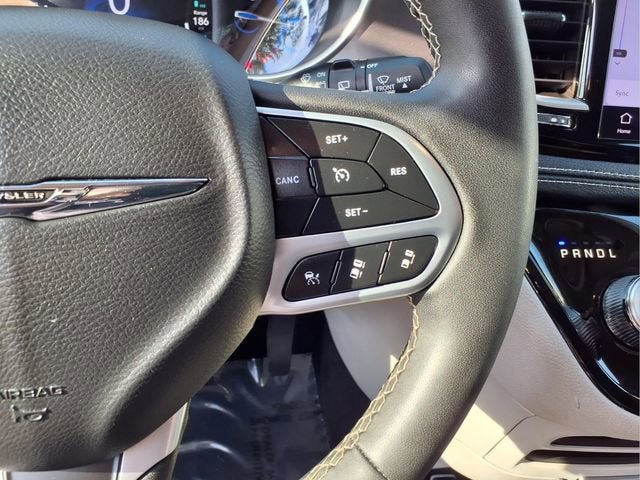 2023 Chrysler Pacifica Hybrid Touring L