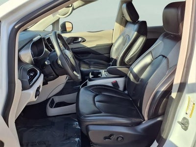 2023 Chrysler Pacifica Hybrid Touring L