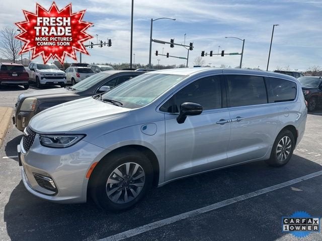 2024 Chrysler Pacifica Hybrid Select