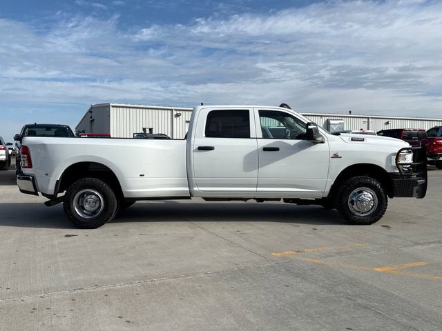 2023 RAM 3500 Tradesman Crew Cab 4x4 8' Box