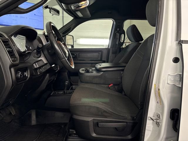 2023 RAM 3500 Tradesman Crew Cab 4x4 8' Box