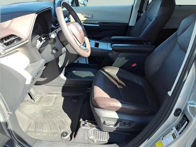 2023 Toyota Sienna Platinum