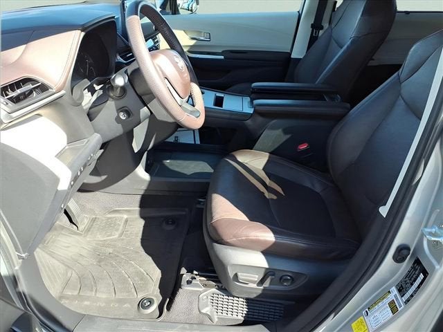 2023 Toyota Sienna Platinum