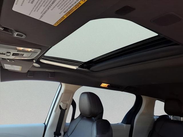 2023 Toyota Sienna Platinum