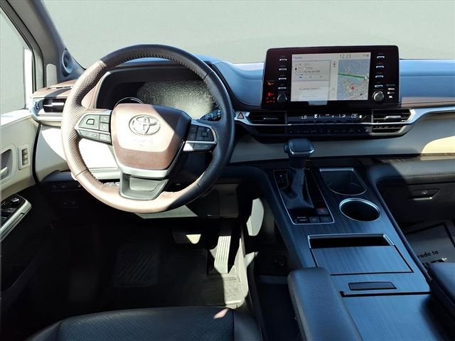 2023 Toyota Sienna Platinum