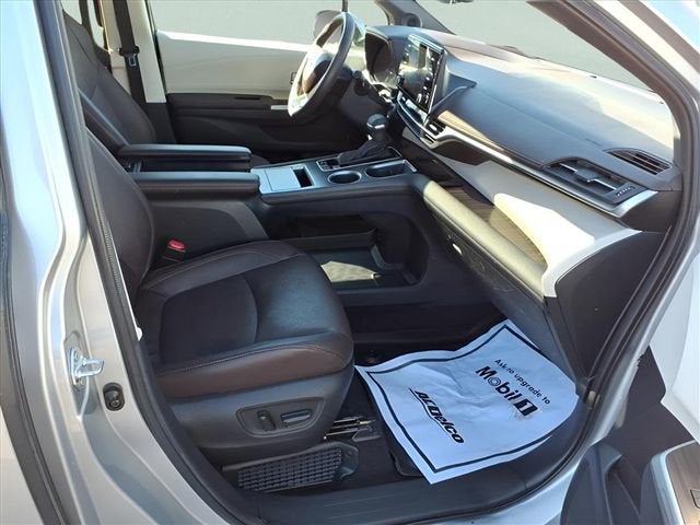 2023 Toyota Sienna Platinum