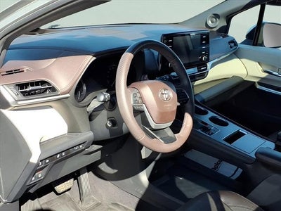 2023 Toyota Sienna Platinum