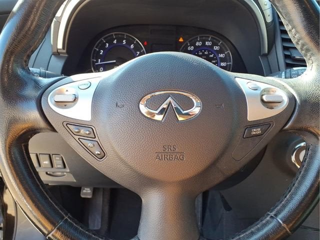 2017 INFINITI QX70 Y