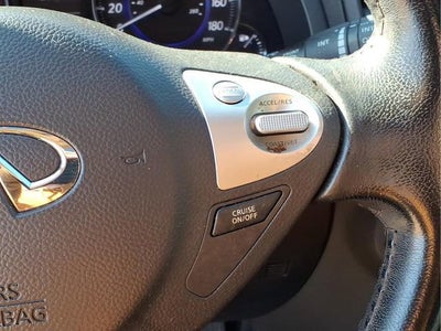 2017 INFINITI QX70 Y