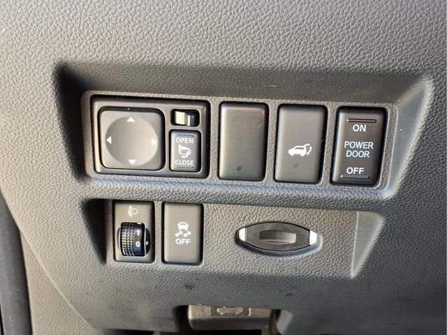 2017 INFINITI QX70 Y