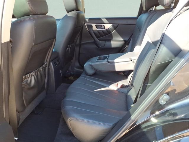 2017 INFINITI QX70 Y